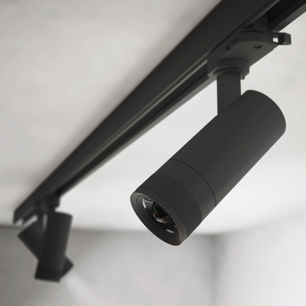 FOCUSPRO 15W BLACK LED SPOT LIGHT NON-DIMMABLE ZOOMABLE BEAM ANGLE 20-55 DEG TRACK MOUNTED 3 CIRCUIT 4000K 164MM CRI90 1050LM 86LM/W 220-240V - ILTSL006