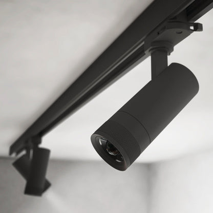 FOCUSPRO 8W BLACK LED SPOT LIGHT NON-DIMMABLE ZOOMABLE BEAM ANGLE 18-50 DEG TRACK MOUNTED 3 CIRCUIT 3000K 131MM CRI90 500LM 93LM/W 220-240V - ILTSL001