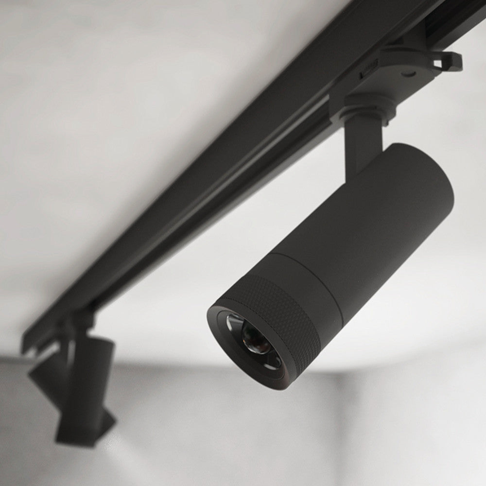 FOCUSPRO 24W BLACK LED SPOT LIGHT NON-DIMMABLE ZOOMABLE BEAM ANGLE 20-55 DEG TRACK MOUNTED 3 CIRCUIT 3000K 175MM CRI90 1750LM 88LM/W 220-240V - ILTSL003