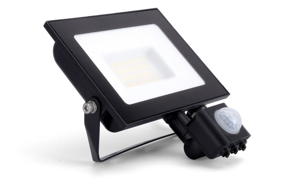 COMPACT SLIM FLOODLIGHT PIR 30W 3000LM 4000K 120 BEAM 100LM/W IP65 IK08 INTEGRAL LED BLACK - ILFLE041