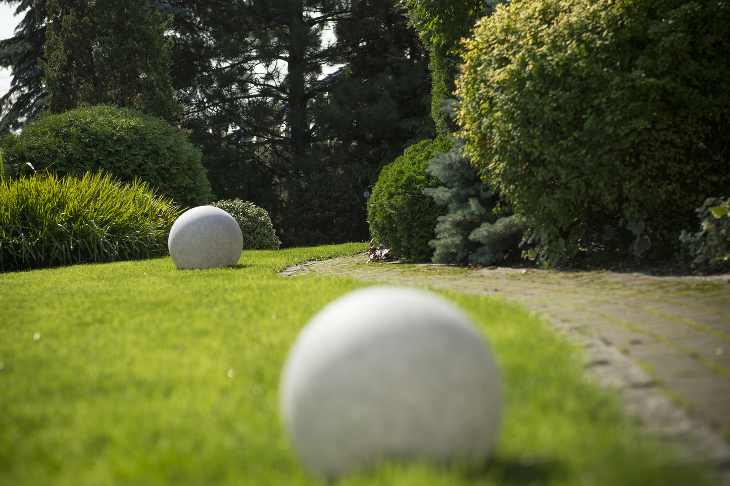 Garden light fitting with replaceable light source STONO N