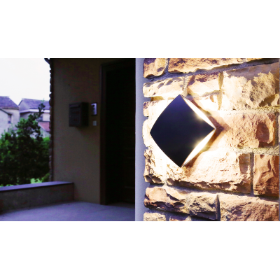 Wall Light, LED 4000K 760lm IP54, c/w Clear Polycarbonate Diffuser