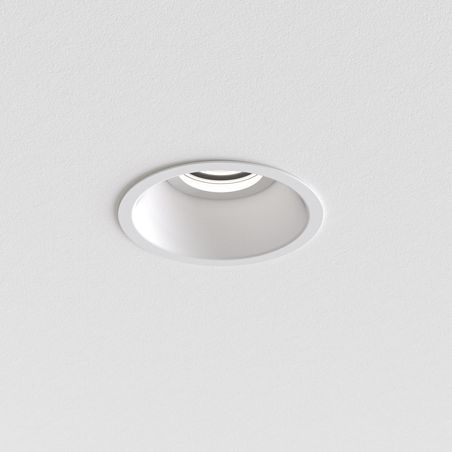 Minima Pro Round Fixed IP65 Matt White 2700k 95+CRI Phase Dim Medium Lens Frosted Filter 10.2W
